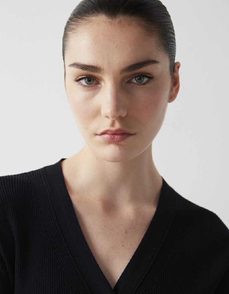 Black Metal Accessory V-Neck Knitwear