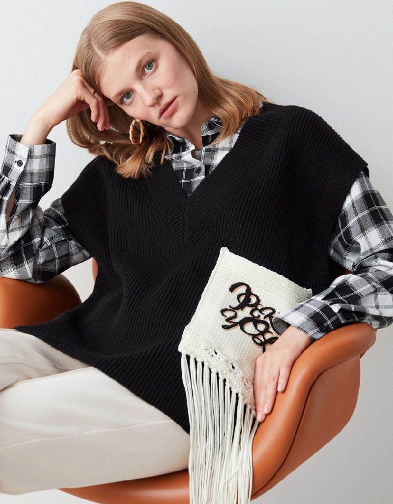 Black Punch Embroidery Sweater