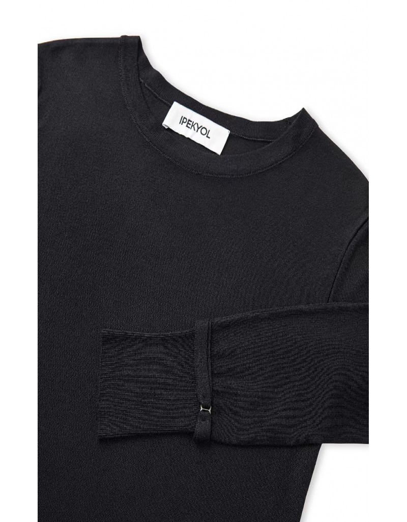 BLACK KNITWEAR