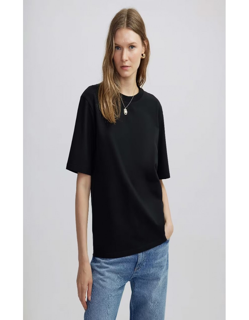 BLACK T-SHIRT