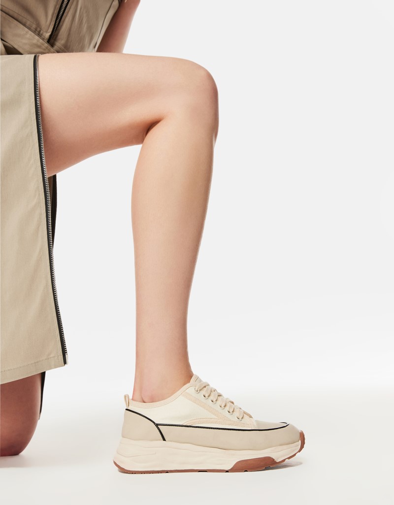Beige Sneaker
