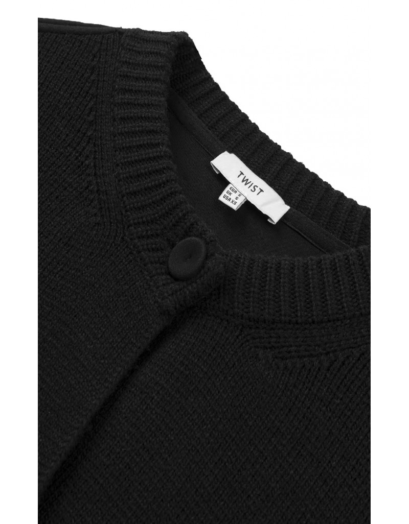 BLACK KNITWEAR